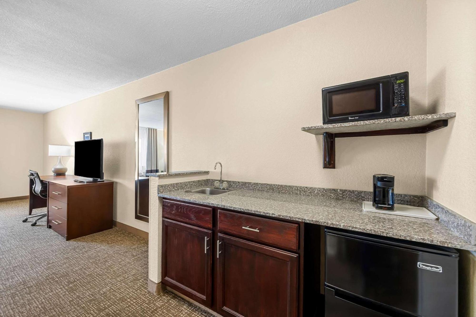 Comfort Inn & Suites Пуебло Екстериор снимка