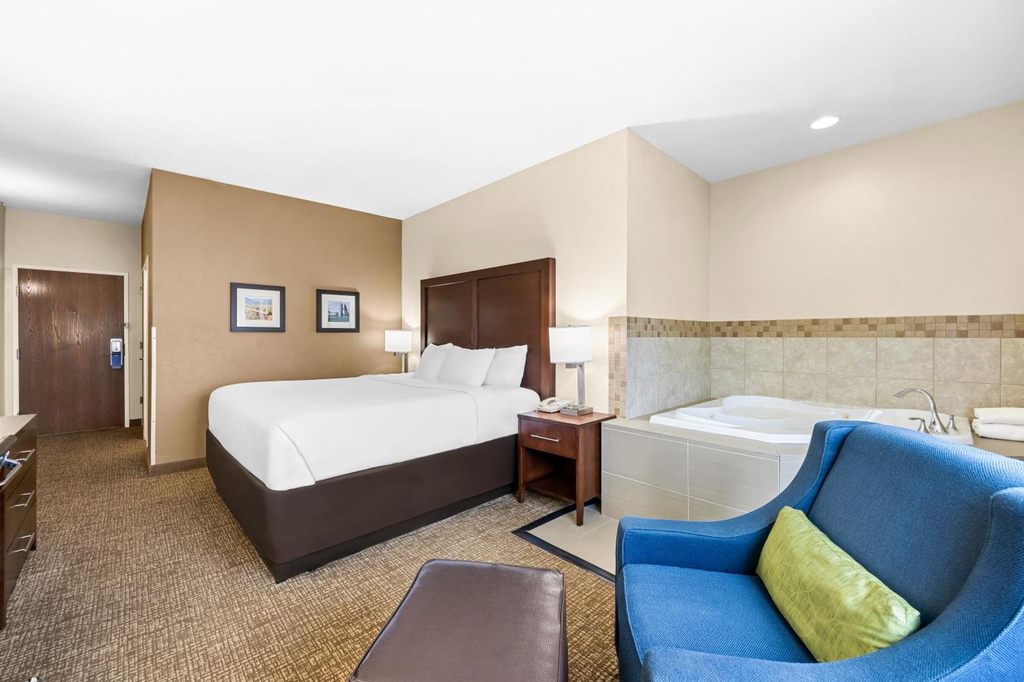 Comfort Inn & Suites Пуебло Екстериор снимка